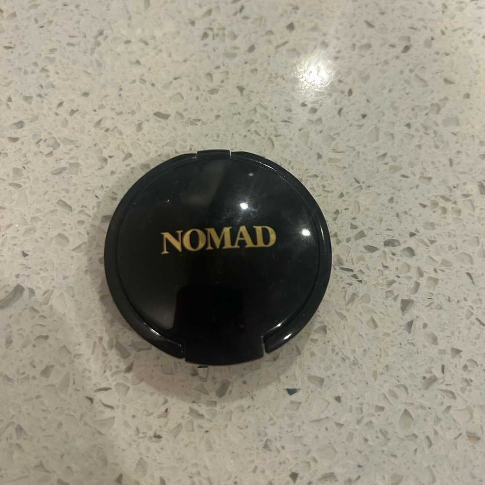 COPY - Nomad highlighter: Kiss of Sun shade!!